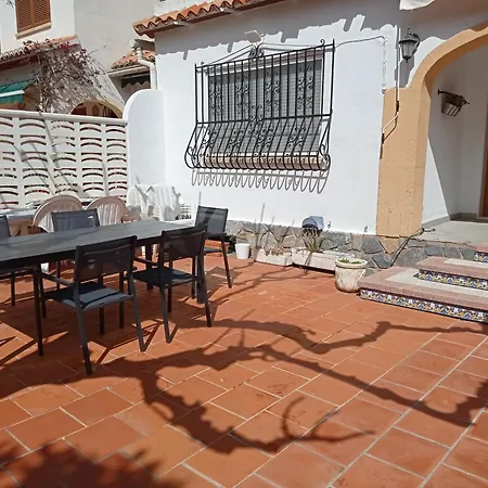 Iris Solo Familias Serviplaya Holiday home *